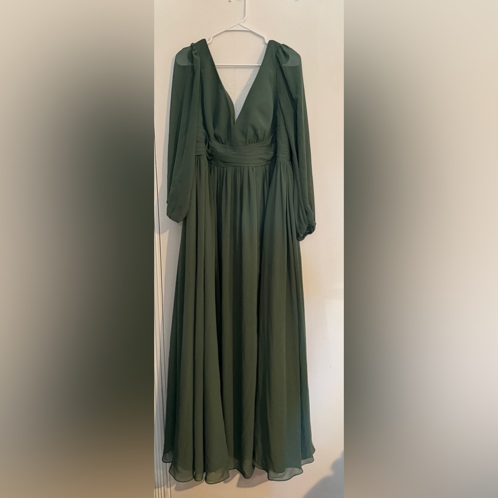 Bridesmaids Dress. Color: Eucalyptus 
Size: A16
Only worn once